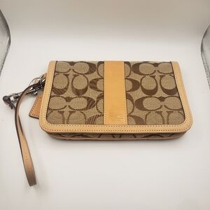 Coach   wristlet brown